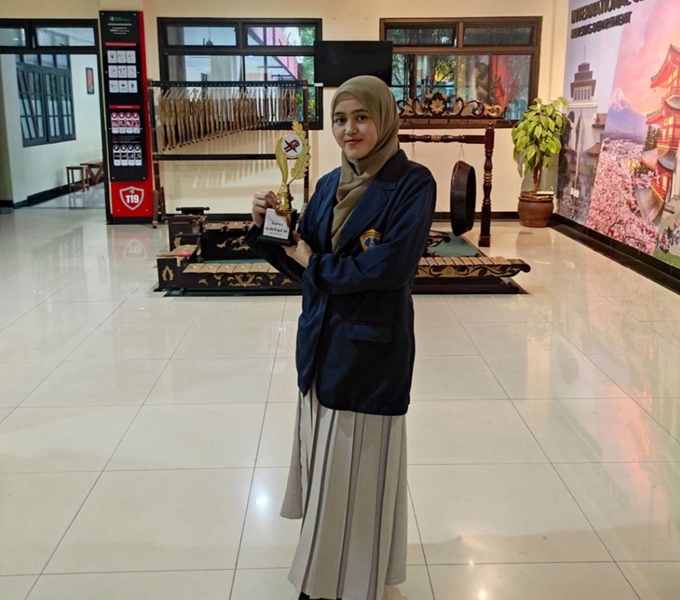 Kisah Sulis, Anak Petani Garut yang Menjemput Mimpi Menjadi Perawat