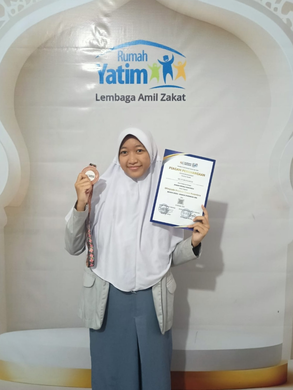 Kisah Selvy Menaklukkan Batas Diri melalui Bahasa dengan Raih Medali Perunggu Olimpiade Indonesia